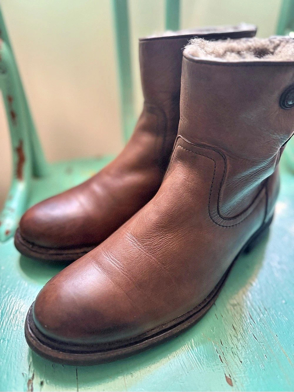 Frye Leather Women’s Mara Button Shearling Boots Size 8.5